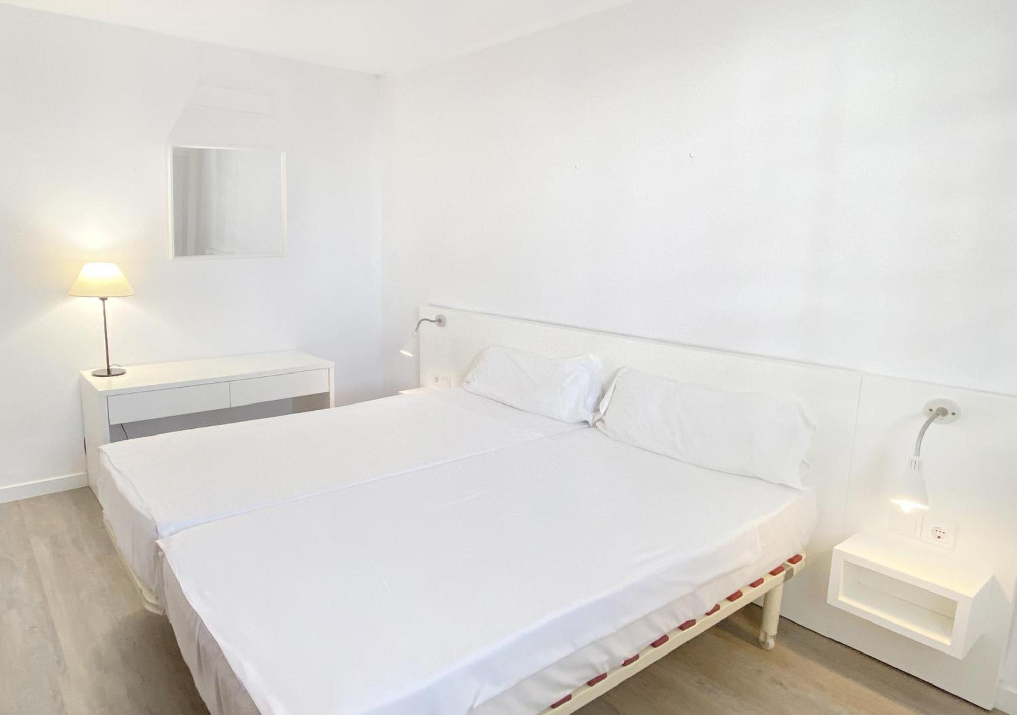 Apartamentos Morito Beach Кала Милор Екстериор снимка