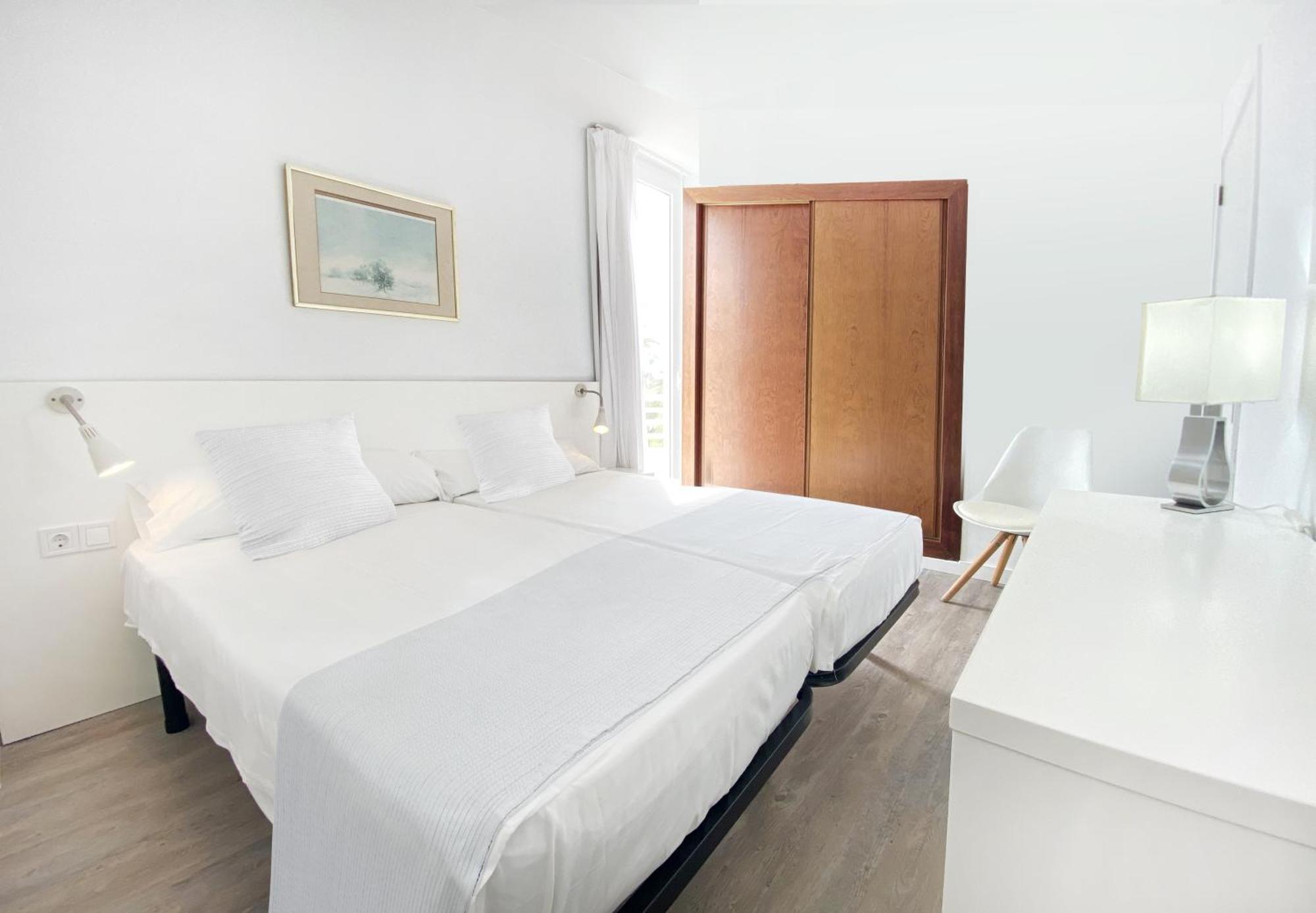 Apartamentos Morito Beach Кала Милор Екстериор снимка